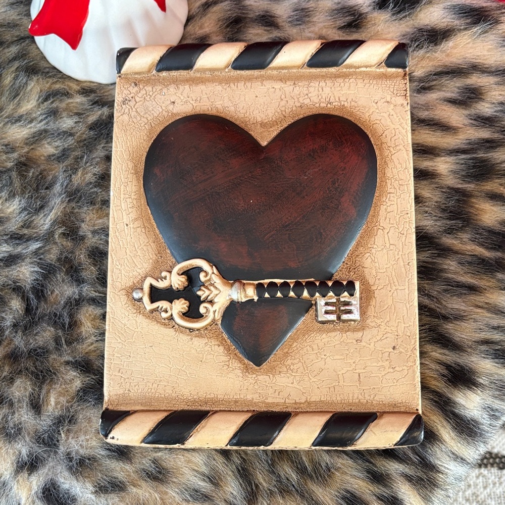 HALLMARK “Key To My Heart” Block Resin Wall Decor